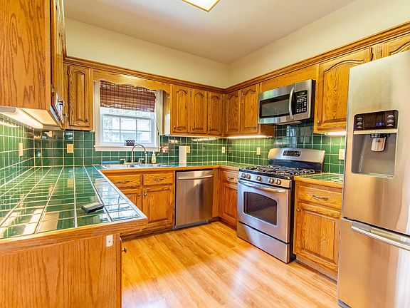 3rd image of 50 White Oak Cir