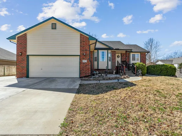 217 E Cedar Crest Rd, Rose Hill, KS 67133