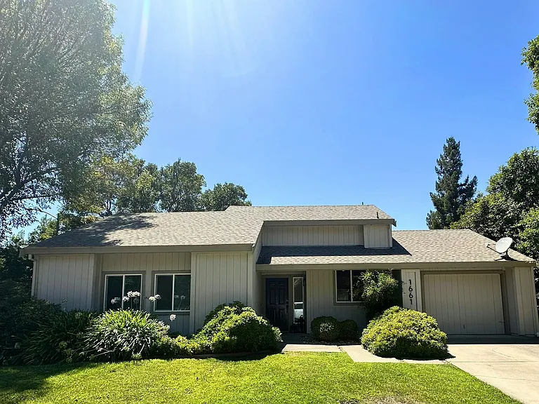 1661 La Paloma Ct — Photo 2