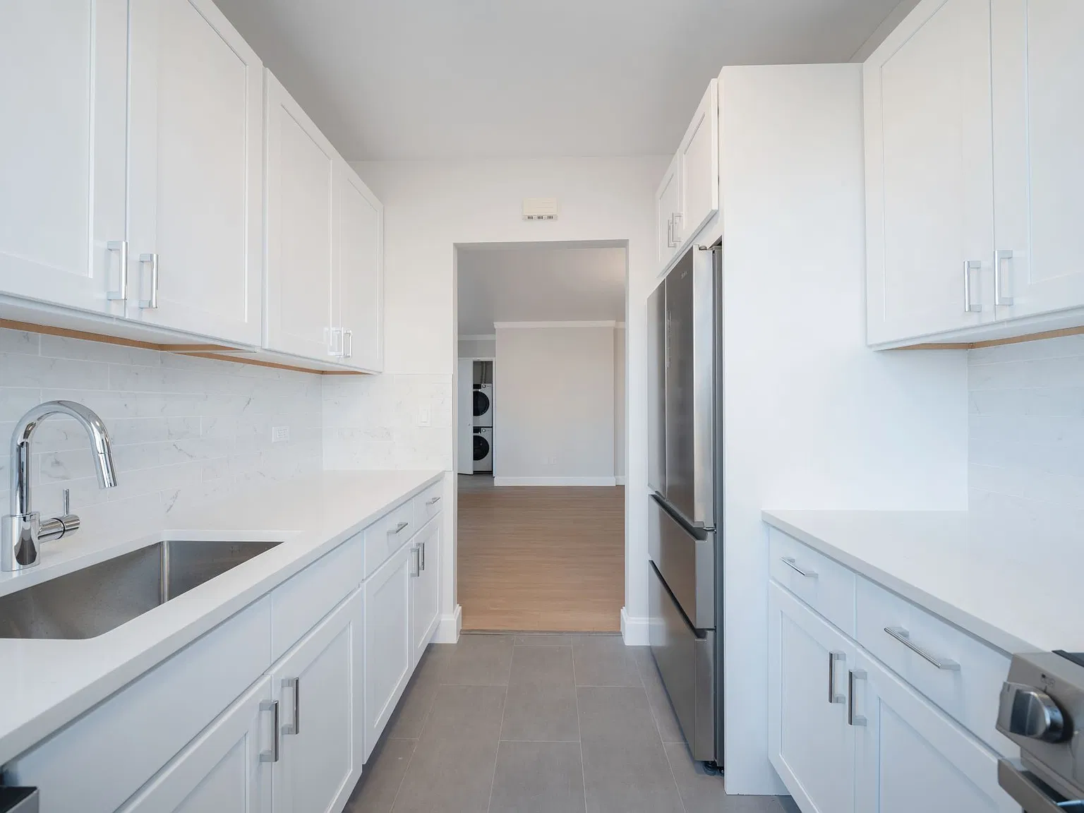 140 Riverside Boulevard — Photo 4