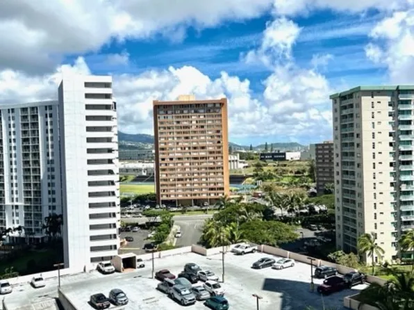 3075 Ala Poha Pl APT 1401, Honolulu, HI 96818
