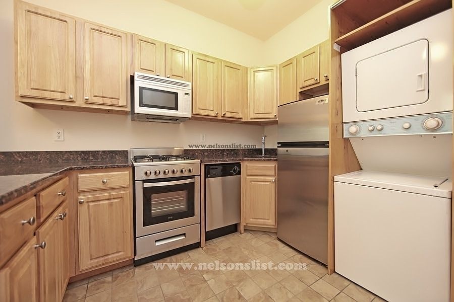1st image of 298 1st St APT 3