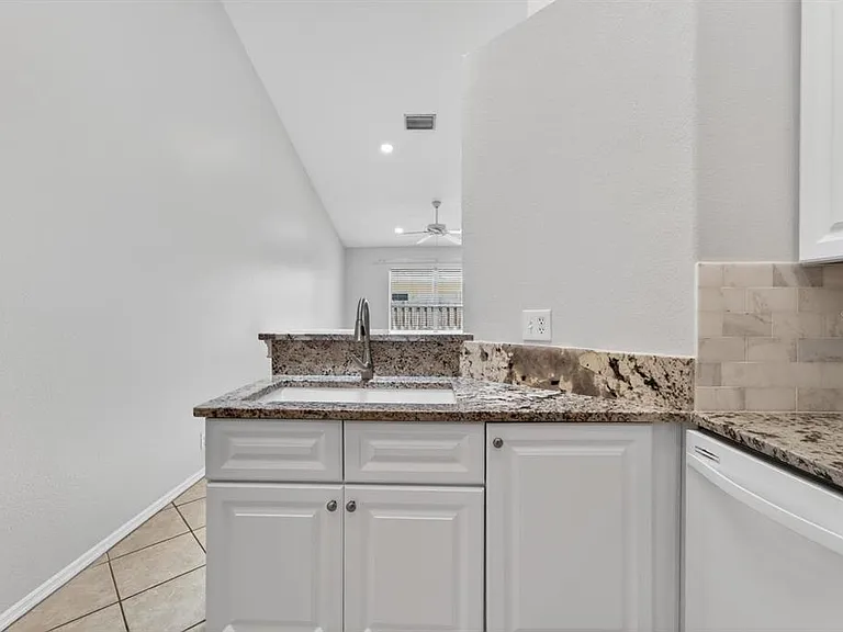 658 Green Valley Rd #B3 — Photo 60