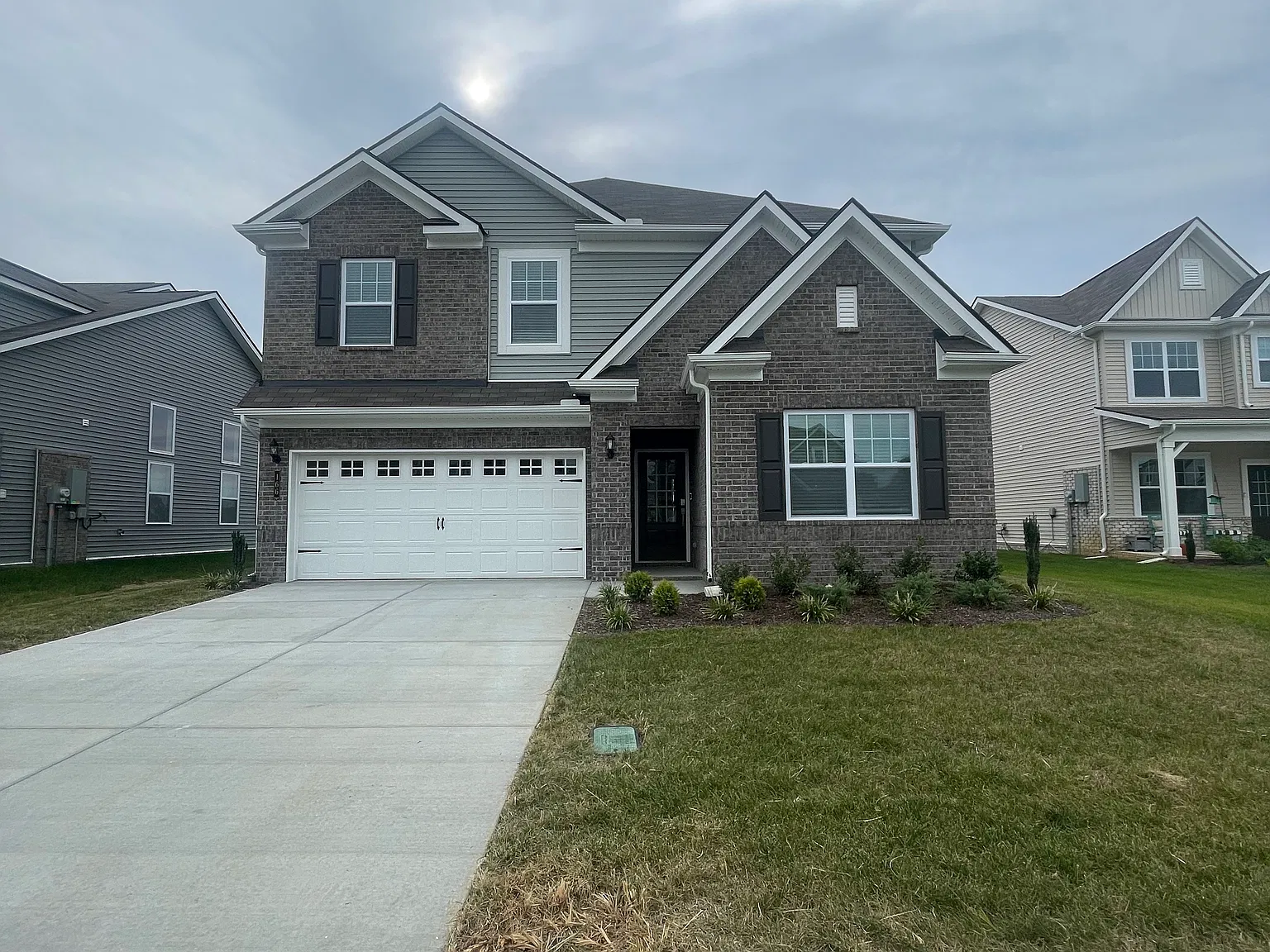 5 bed, 3.5 bath, 2769 sqft, $2,995 — Photo 2