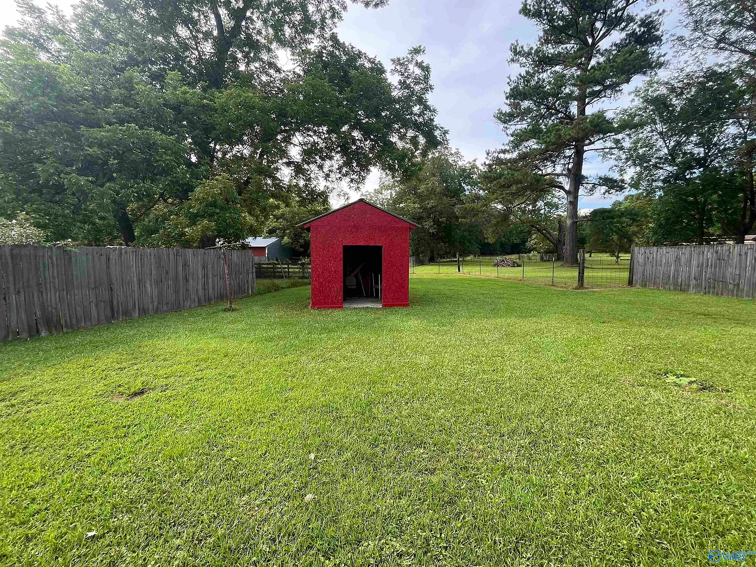 3 bed, 2.0 bath, 1495 sqft, $1,300 — Photo 3