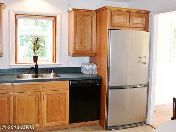 3rd image of 609 Hillsmere Dr