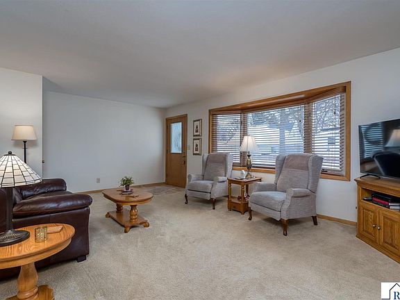 4th image of 220 Alta Dr