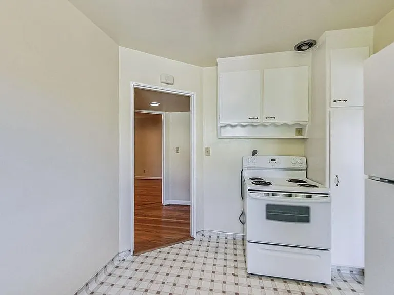 2208 Lakeshore Ave #311 — Photo 10