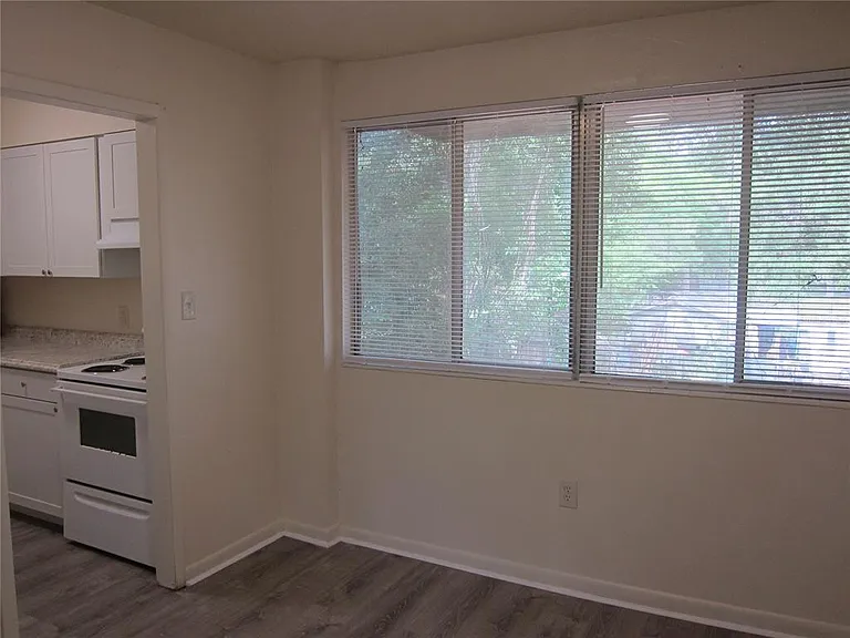 300 NW 20th Ave #6 — Photo 17