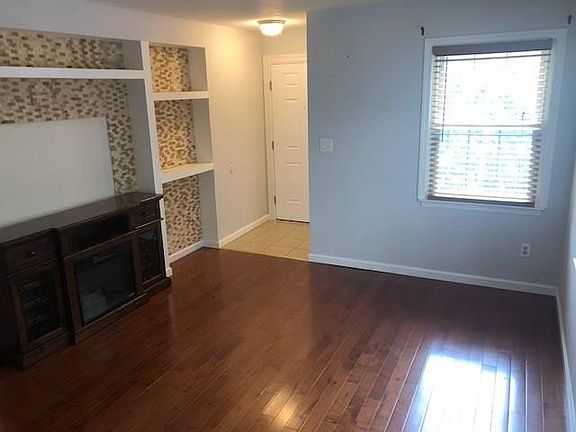 2nd image of 70-3 Prospect St #3E
