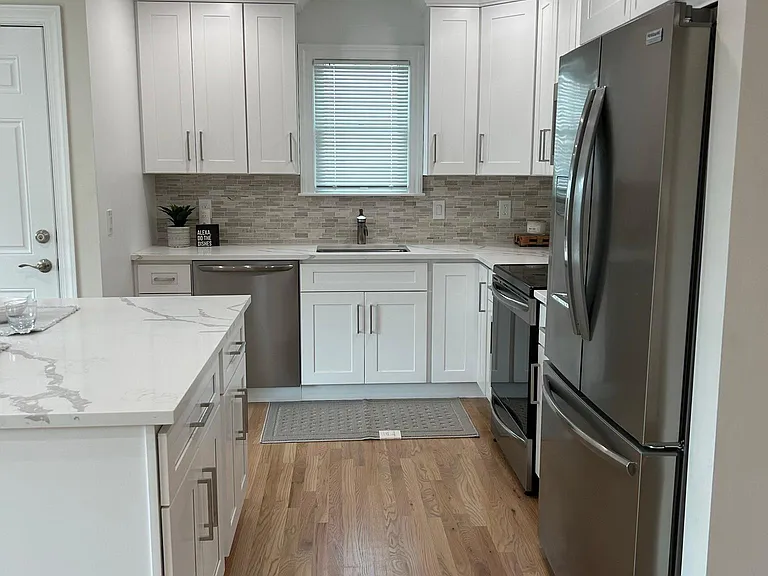 250 11th St — Photo 2