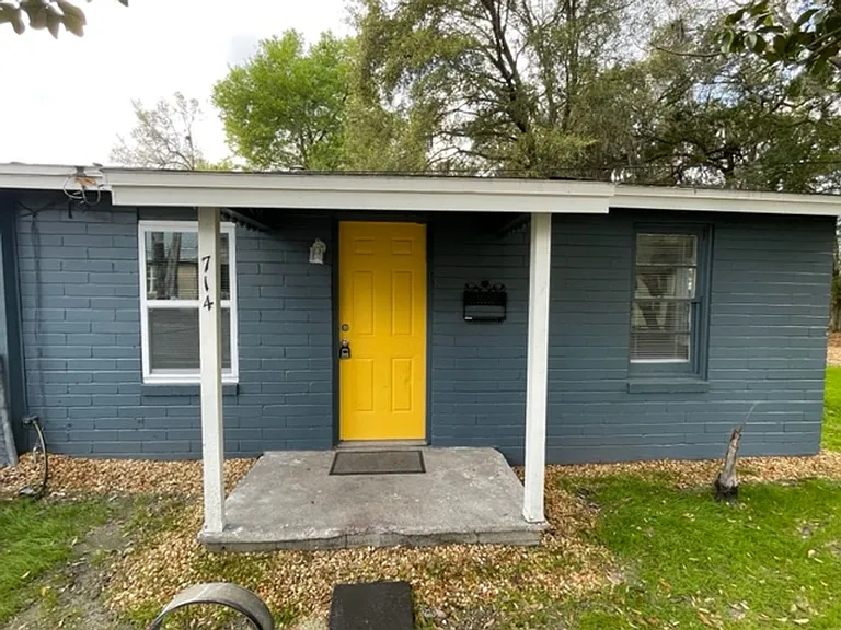 714 NW 8th St — Photo 4