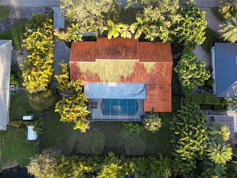 10130 SW 70th Ave — Photo 74