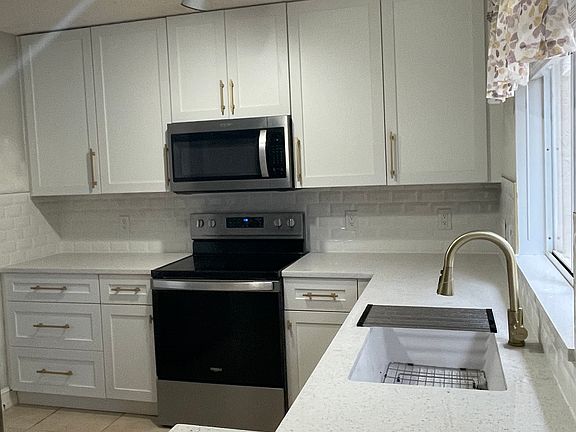 4th image of 3922 Saint Armens Cir