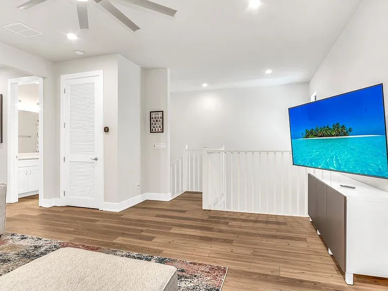12976 Pembroke Dr — Photo 27