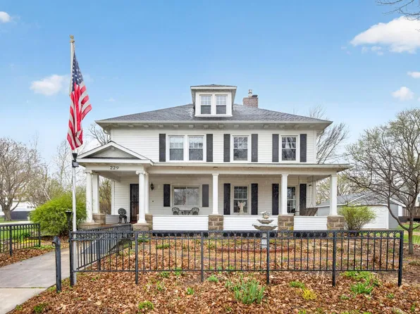 229 1st St SW, Grand Meadow, MN 55936