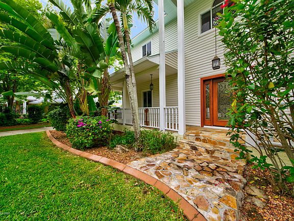 4th image of 2265 Royal Oaks Dr