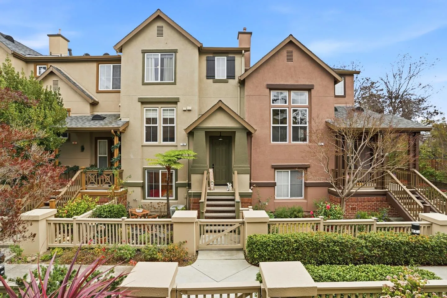 70 Towne Cir photo 1