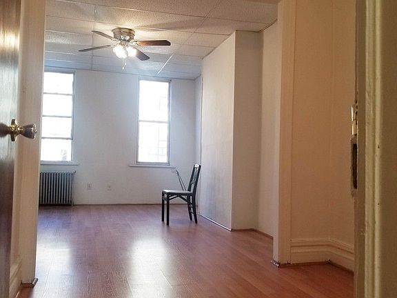 5th image of 674 Humboldt St APT 2