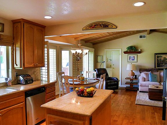 5th image of 4103 E Hillcrest Dr