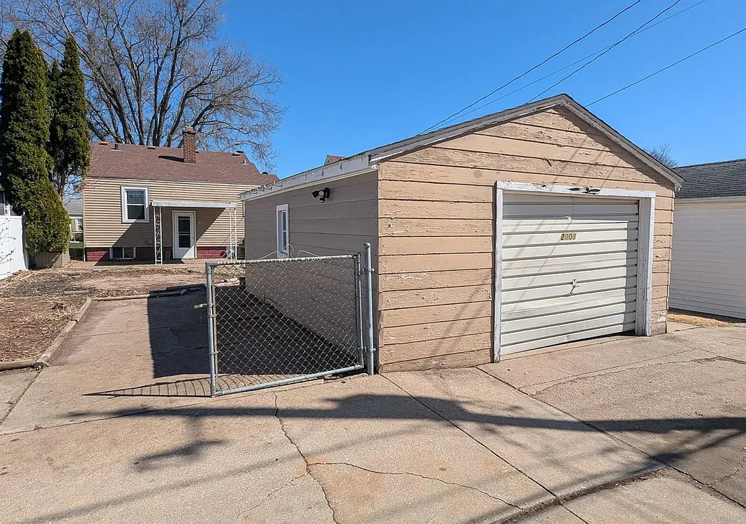 3BR Ranch-Style Home in Rock Island! — Photo 3