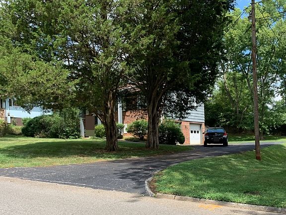 2nd image of 9136 Carlton Cir