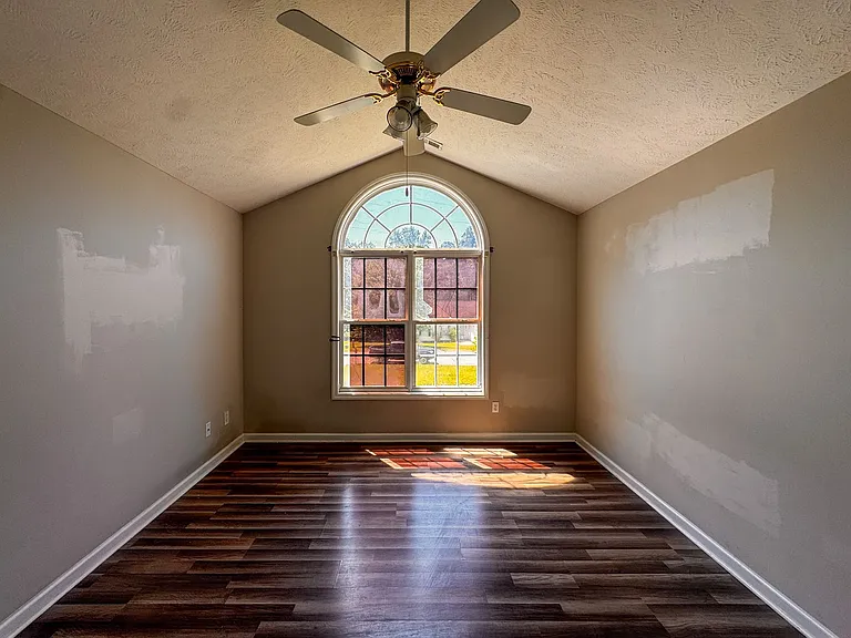 118 Jefferson Dr — Photo 5