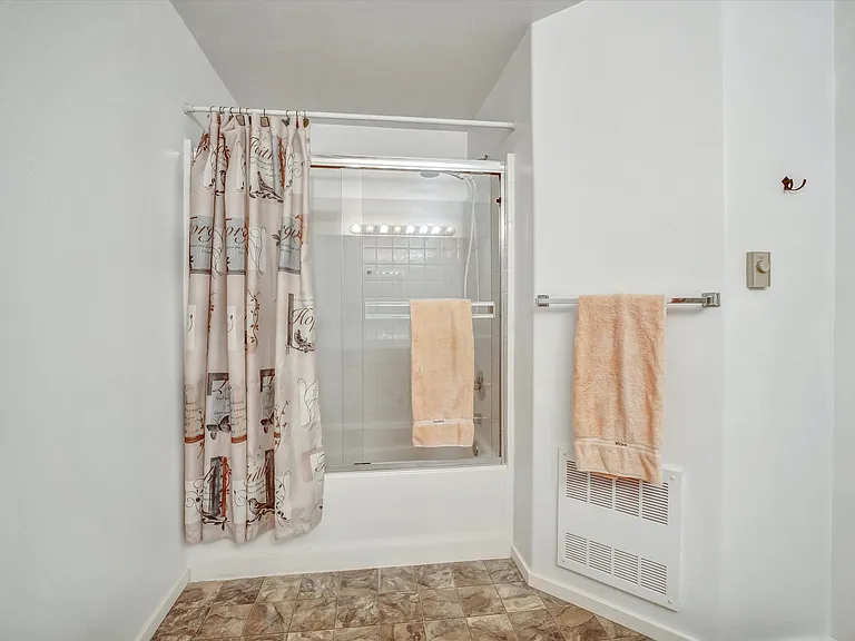4319 NE 5th Ct — Photo 10