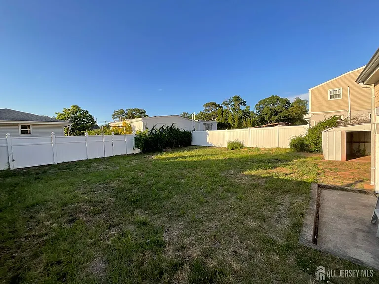 54 Randolph Ave — Photo 9