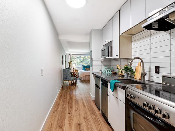 5th image of 752 Bellevue Ave E APT 207