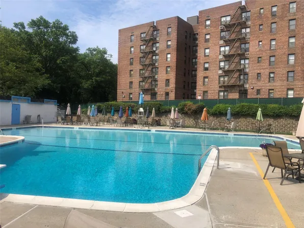 226-26 Union Turnpike #2K, Oakland Gardens, NY 11364