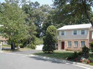 207 Summers Ct, Sterling, VA 20164