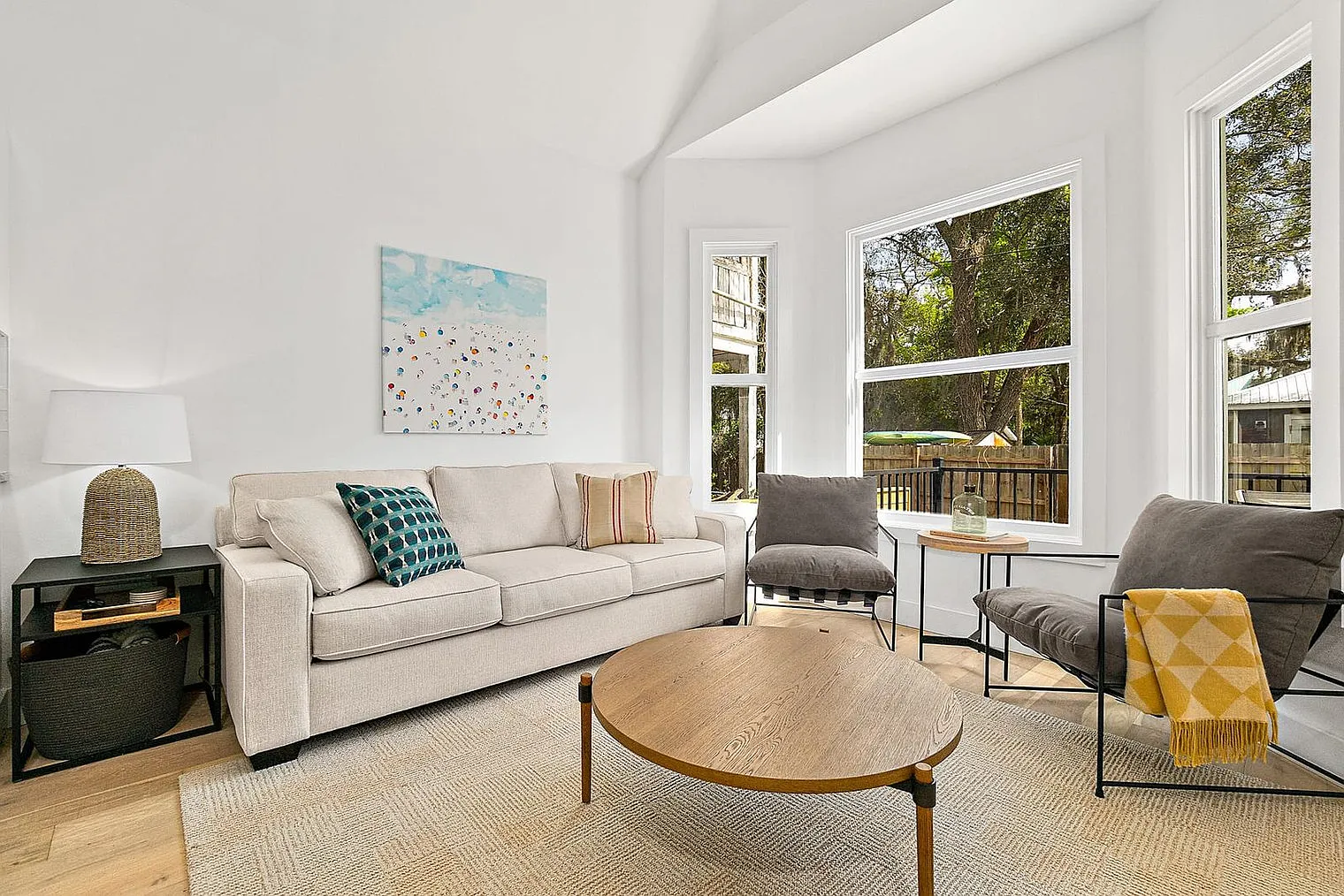 2 bed, 1.0 bath, 796 sqft, $8,121 — Photo 1