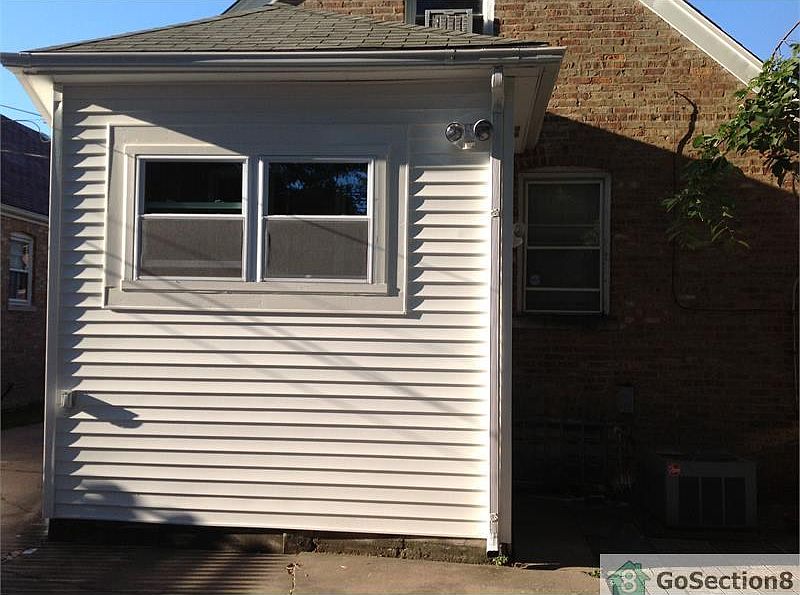 2nd image of 2854 W 85th Pl