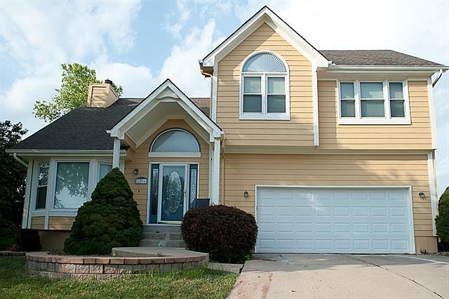 1st image of 1204 NE Golden Ct