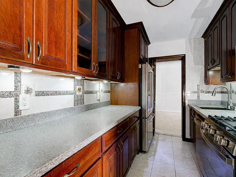 7004 Boulevard East #7D — Photo 5