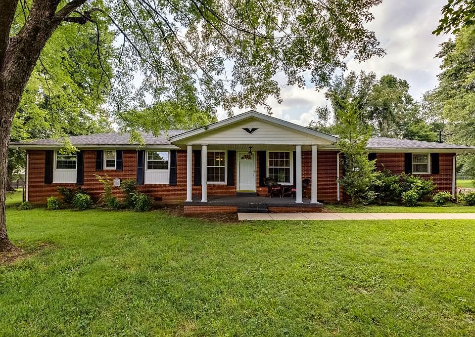 1st image of 1004 River View Dr