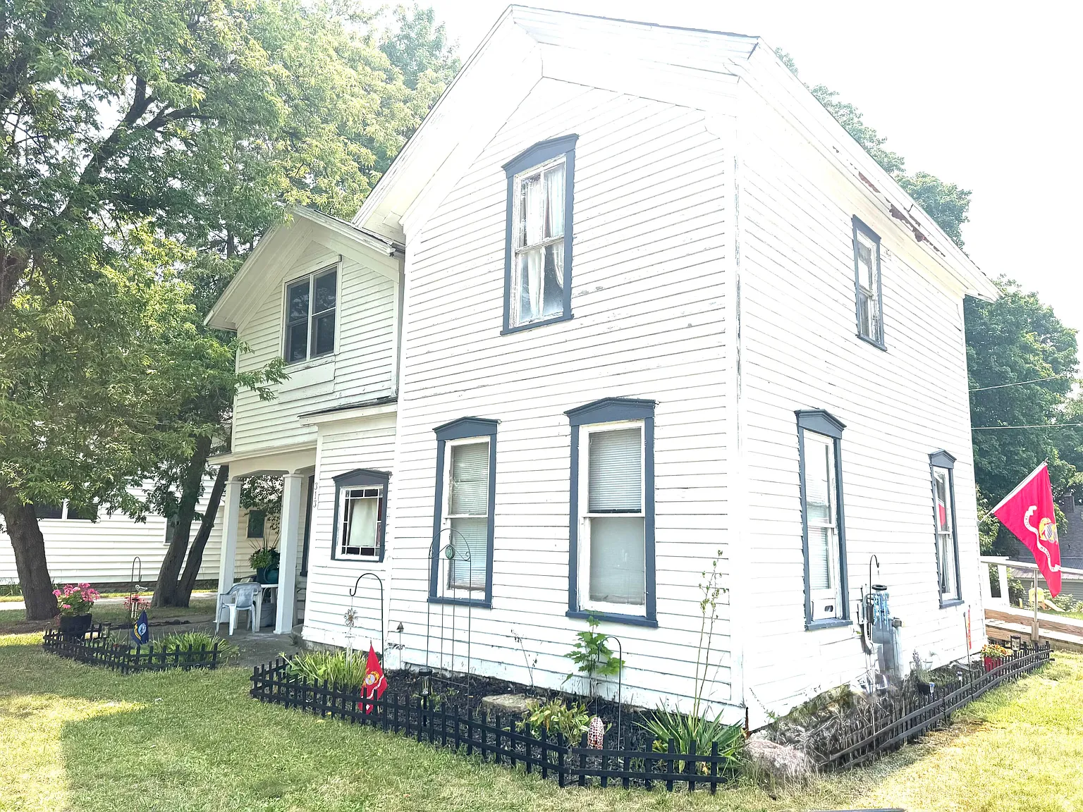 313 W 6th St photo 1