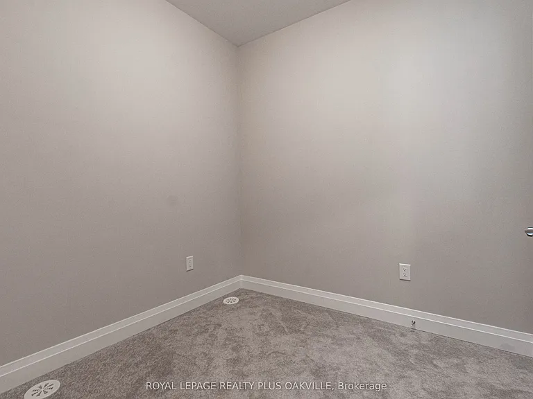 2468 Badger Cres — Photo 22