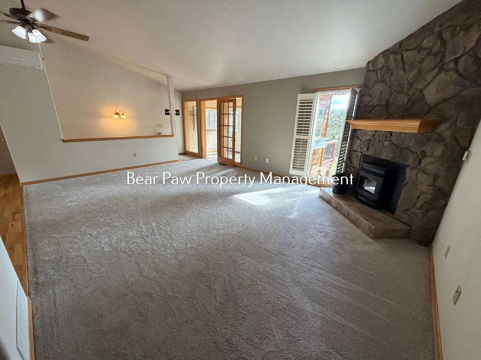 3 bed, 2.5 bath, 2100 sqft, $3,200 — Photo 3