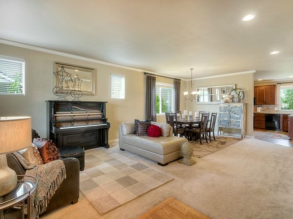 3rd image of 3816 Ingleside Dr SE