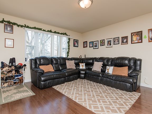5th image of 17 Aspen Ln