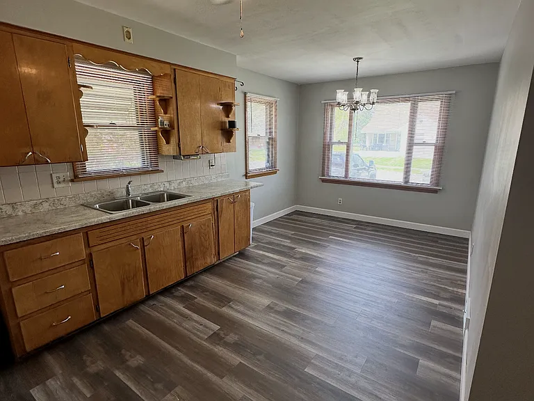 951 E Florida Ave — Photo 7