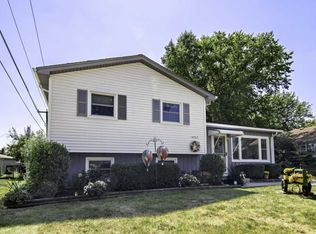 18065 W Big Oaks Rd, Grayslake, IL 60030