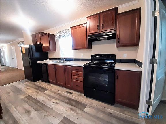 4th image of 1048 N Main St #19
