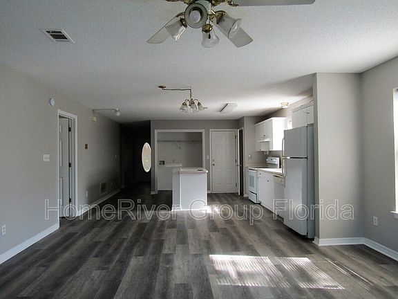 5th image of 2088 Sequoia Cir