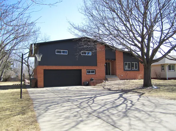 1218 McDonald Dr, Huron, SD 57350