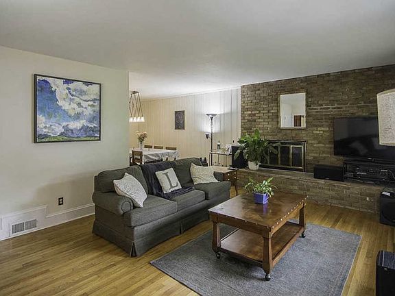 2nd image of 140 Eastwood Cir