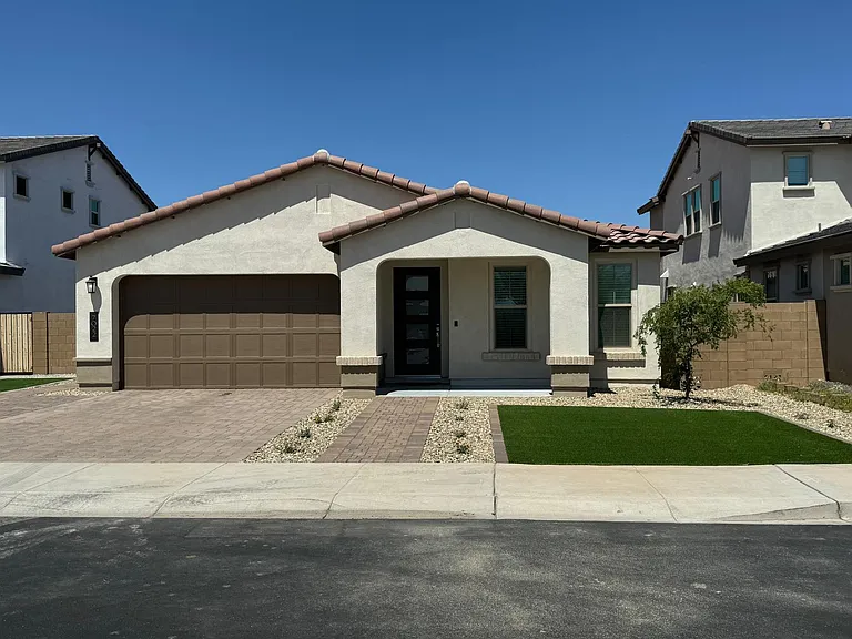7022 W Maya Way — Photo 1