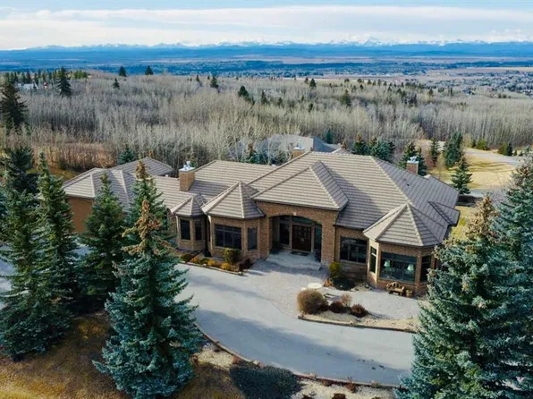 31 E Pinnacle Ridge Dr SW, Rocky View County, AB T3Z 3N7